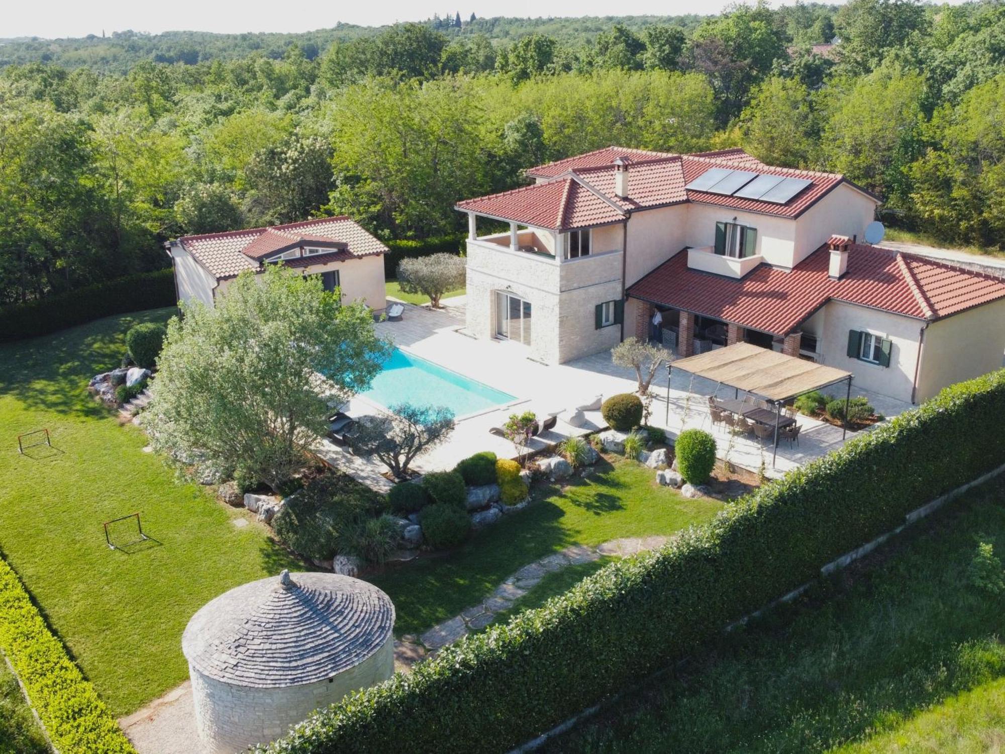 Spacious Villa With Pool, Indoor Jacuzzi And Sauna Near Porec Visnjan Exterior photo