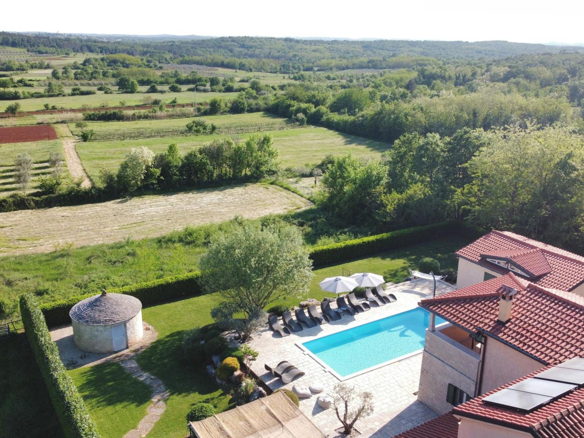 Spacious Villa With Pool, Indoor Jacuzzi And Sauna Near Porec Visnjan Exterior photo